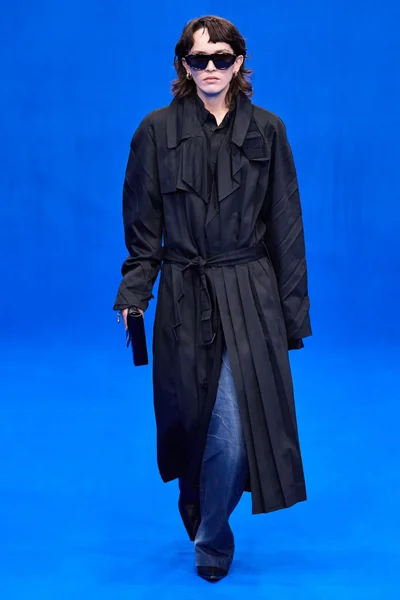 Look 25